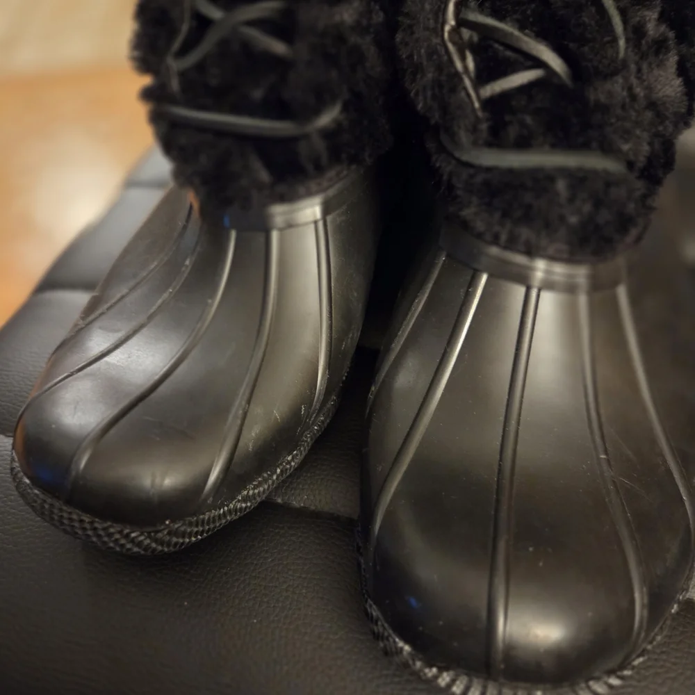 Sperry cozy black